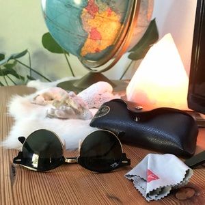 Clubround Classic Ray-Bans.